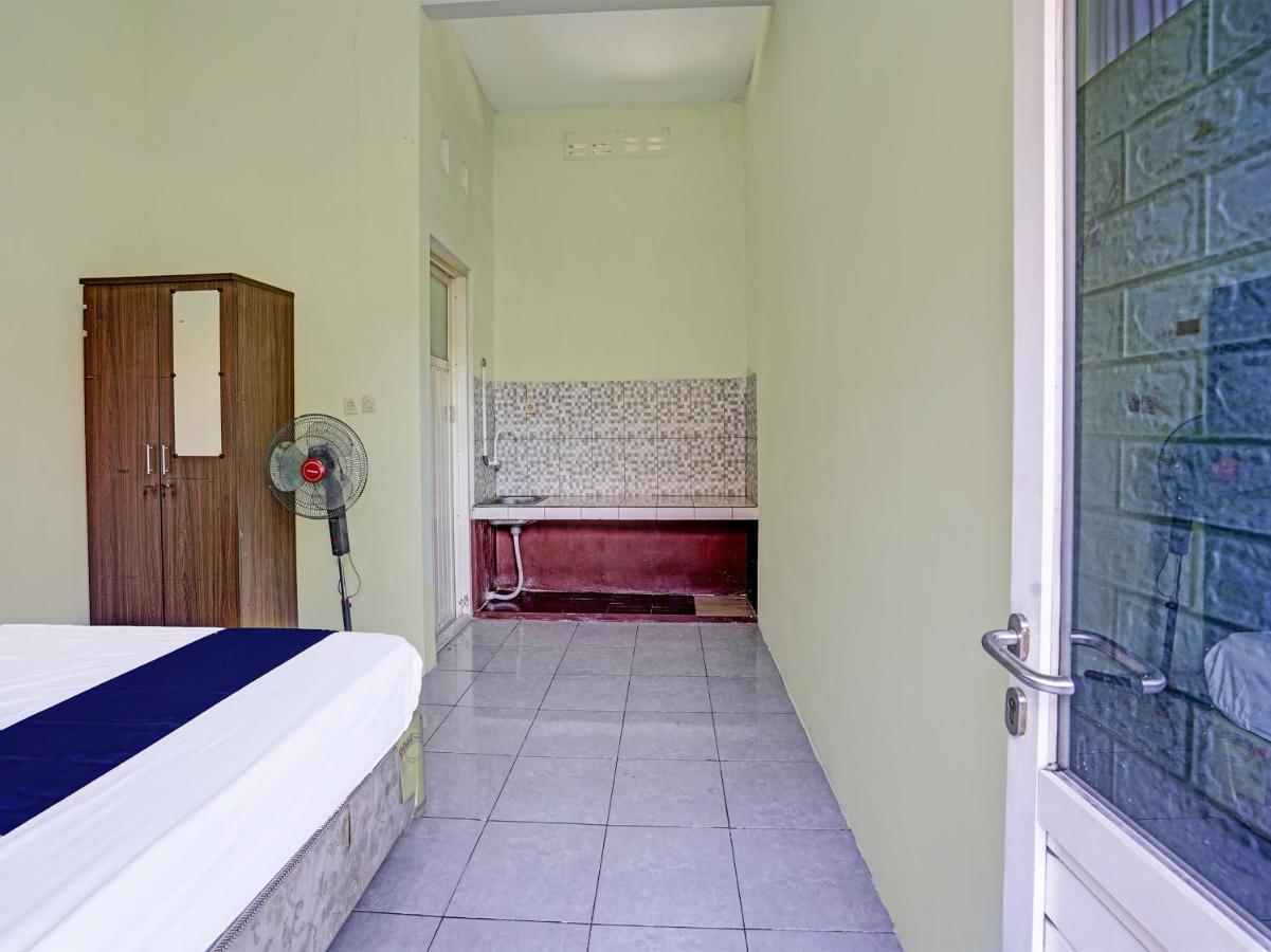 Spot On 91595 Sruni Syariah Hotell Gedangan Exteriör bild